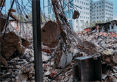 Experts acting in conflict zones
