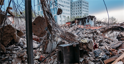 Experts acting in conflict zones